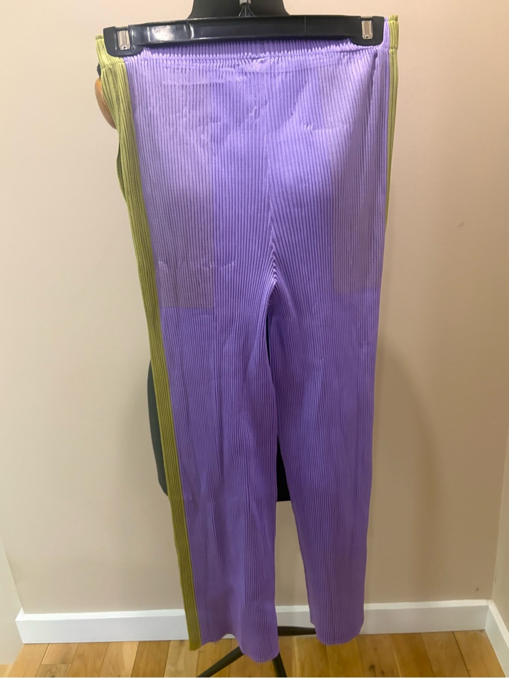 Brand new Pleated  Lavender Wide-Leg Pants with Olive Side Stripe